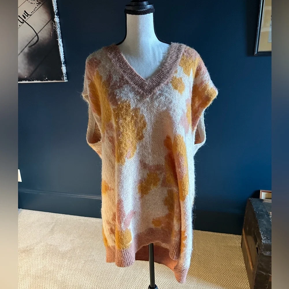 Maeve Plunging Loopy Floral Sweater Vest - Picture 5 of 8